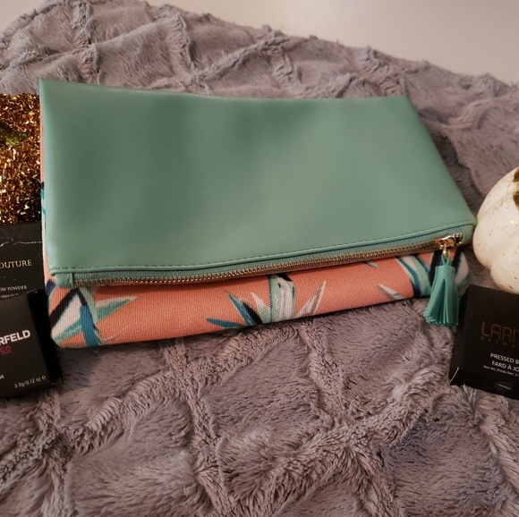 BUNDLE!! Bag and makeup - Picture 1 of 3